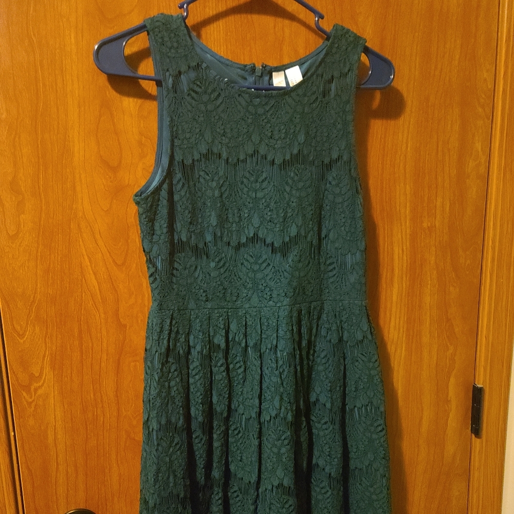 Forever 21 exclusive green above knee lace dress